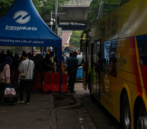 FOTO: Menikmati Keseruan Musim Liburan Nataru di Kota Tua hingga Keliling Jakarta Naik Bus Tingkat Gratis Transjakarta