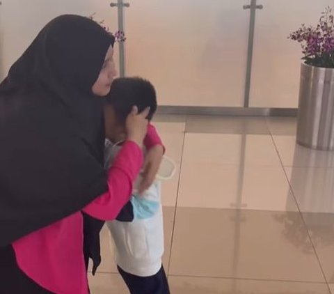 Pengalaman Ibu Lepas Anak 6 Tahun Terbang Sendiri Liburan ke Aceh