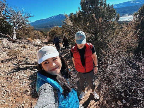 10 Foto Keseruan Maudy Ayunda Hiking Bareng dengan Keluarga Jesse Choi di Amerika Serikat, Potret Cantiknya Curi Perhatian