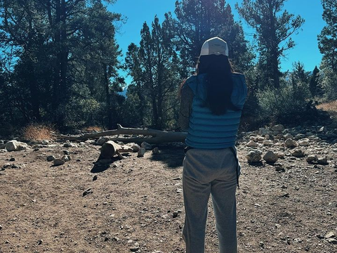 10 Foto Keseruan Maudy Ayunda Hiking Bareng dengan Keluarga Jesse Choi di Amerika Serikat, Potret Cantiknya Curi Perhatian