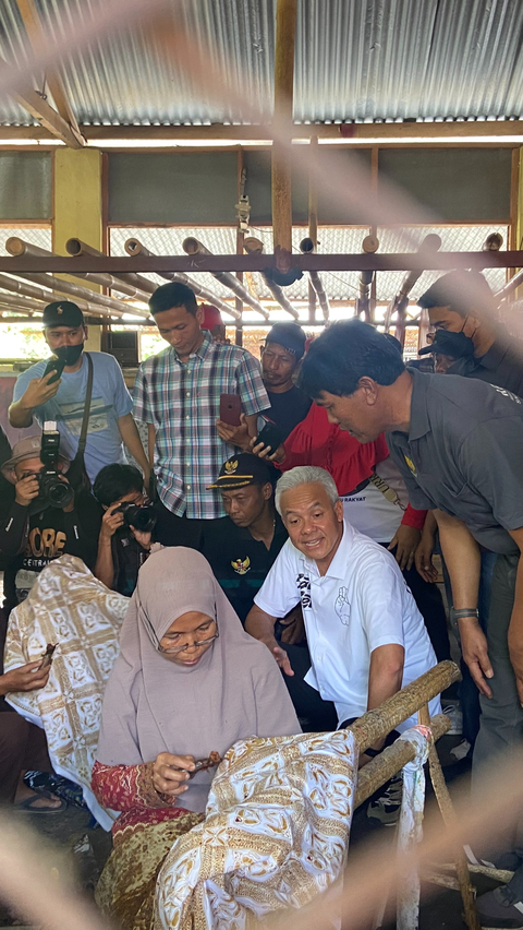 <br>Kunjungi Pengrajin Batik Tradisional, Ganjar Dorong Permodalan Perbankan ke Tingkat Desa