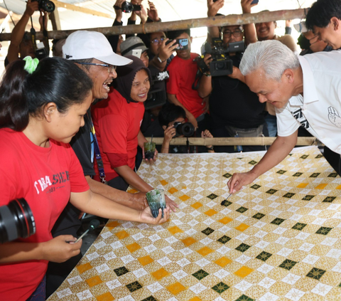 Filosofi Batik Motif 'Wahyu Tumurun' yang Dibeli Ganjar saat Blusukan ke Sukoharjo