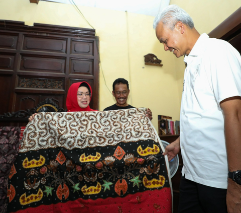 Filosofi Batik Motif 'Wahyu Tumurun' yang Dibeli Ganjar saat Blusukan ke Sukoharjo