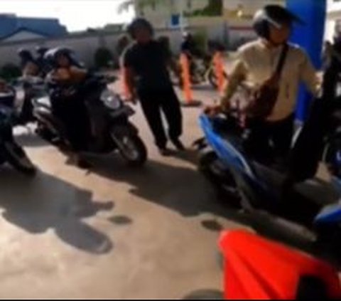 Berdasarkan keterangan pada unggahan tersebut, kejadian terjadi di Pontianak, Kalimantan Barat.