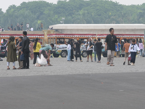 FOTO: Suasana Monas Usai Diserbu 45.905 Wisatawan Lokal hingga Mancanegara saat Hari Libur Natal