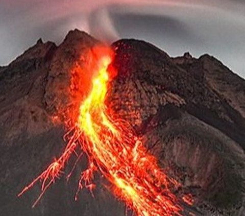 Gunung Merapi Alami 71 Gempa Guguran, Ini Pemicunya