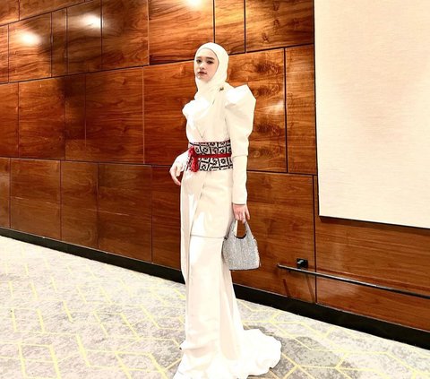 2 Elegant Looks of Anggun Inara Rusli in a White Dress