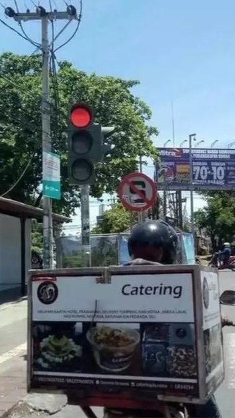 10 Potret Kejadian Di Lampu Merah Yang Membingungkan, Sangat Tak ...