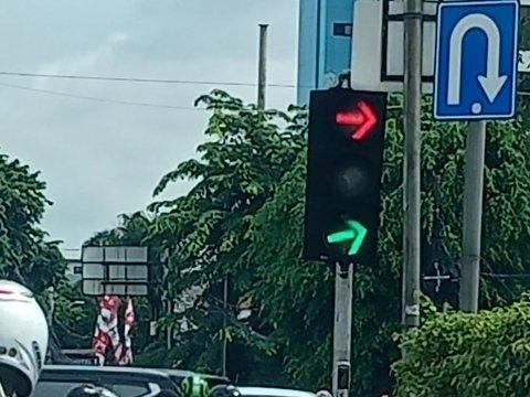 10 Potret Kejadian Di Lampu Merah Yang Bikin Bingung, Tak Terduga Tapi ...