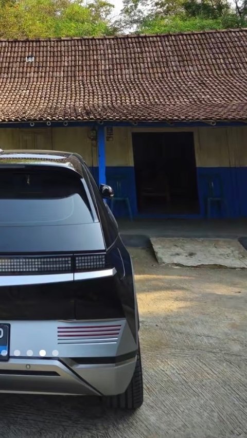 Viral Pria Bagikan Momen Pulang ke Kampung dengan Mobil Listrik, Bingung saat Isi Listrik<br>