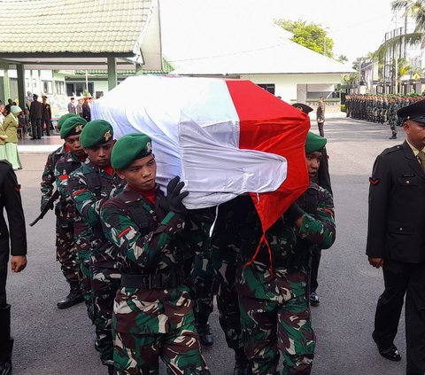 Gugur di Papua, Jenazah Kopda Hendrianto Tiba di Padang dan Dimakamkan di Jambi