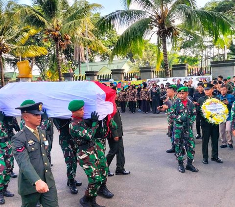 Gugur di Papua, Jenazah Kopda Hendrianto Tiba di Padang dan Dimakamkan di Jambi