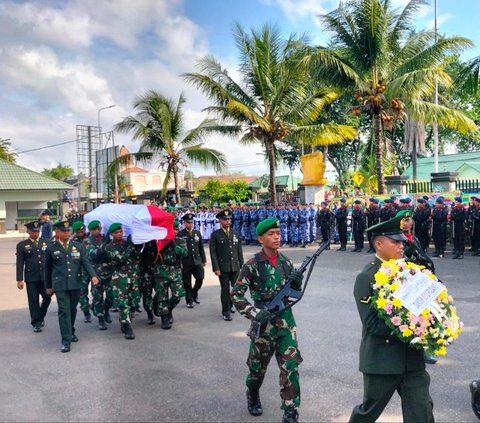 Gugur di Papua, Jenazah Kopda Hendrianto Tiba di Padang dan Dimakamkan di Jambi