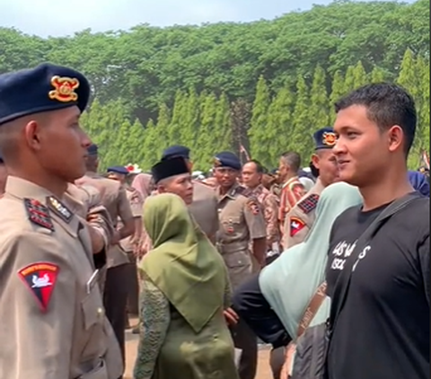 Momen Anggota Brimob Ditampari Adik Polisi Usai Pelantikan, Ternyata Pangkat Sang Kakak di Bawah Kembarannya