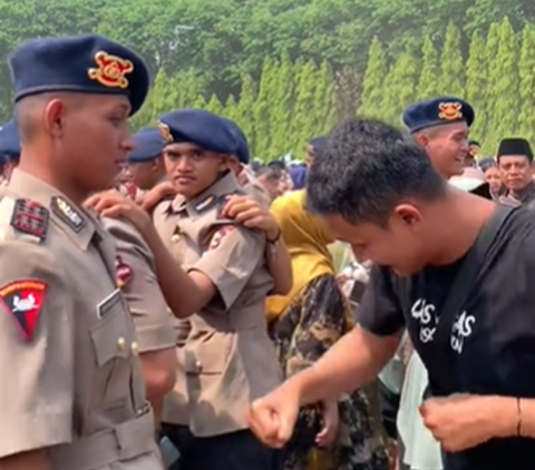 Momen Anggota Brimob Ditampari Adik Polisi Usai Pelantikan, Ternyata Pangkat Sang Kakak di Bawah Kembarannya