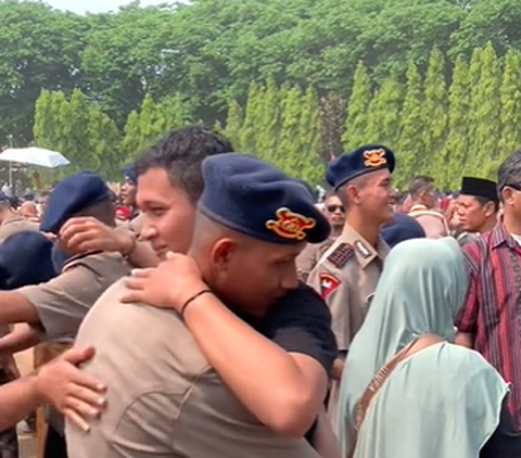 Momen Anggota Brimob Ditampari Adik Polisi Usai Pelantikan, Ternyata Pangkat Sang Kakak di Bawah Kembarannya