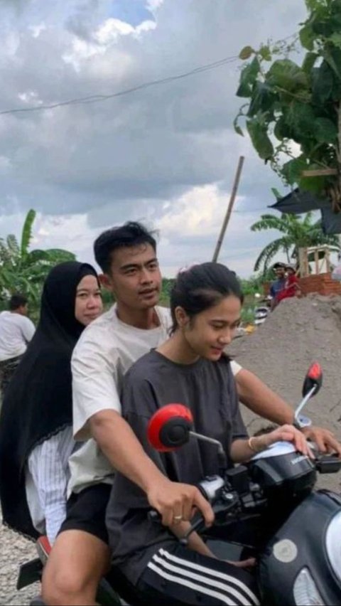 Arhan and Azizah Salsha went back to their hometown in Blora.