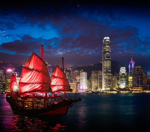 Experience the Beauty of Musical Fireworks During the New Year's Countdown in Hong Kong