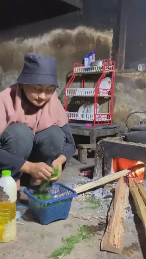 Dulu Masak dengan Tungku, Penampakan Dapur Baru Eks Biduan Cantik Novi Listiana yang Kini Hijrah & Jadi Petani Bawang, Bikin Iri