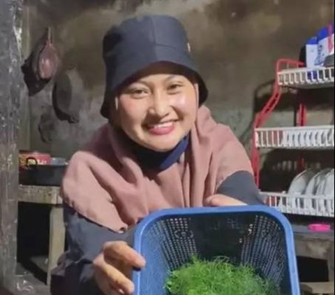 Once Cooked with a Stove, the Appearance of the New Kitchen of Former Beautiful Singer Novi Listiana Who Has Now Converted & Become an Onion Farmer, Makes Others Envious