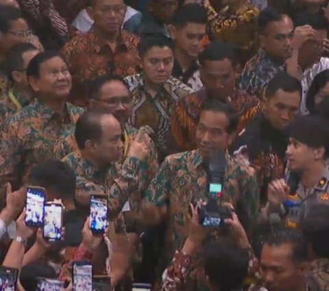 Didampingi Prabowo hingga Mahfud, Jokowi Hadiri Perayaan Natal Nasional di Surabaya