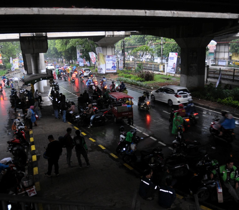 FOTO: BMKG Imbau Agar Warga Waspada Terhadap Cuaca Buruk di Malam Tahun Baru 2024