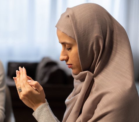 2 Look Hijab Menutup Dada yang Chic nan Praktis, Lihat Tutorialnya