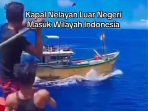Viral Momen Nelayan Indonesia Diduga Usir Kapal Asing, Begini Klarifikasinya