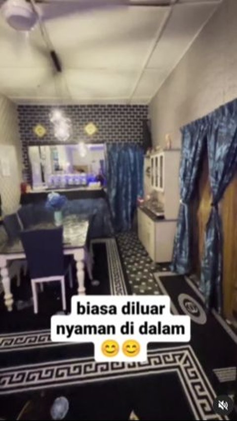 Pemilik sengaja membuat tanpa sekat supaya terlihat luas.