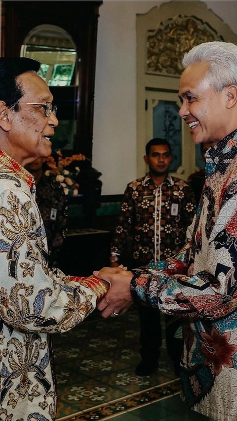 <blockquote>Smiling happily, Ganjar Pranowo after visiting Sri Sultan Hamengku Buwono X</blockquote>