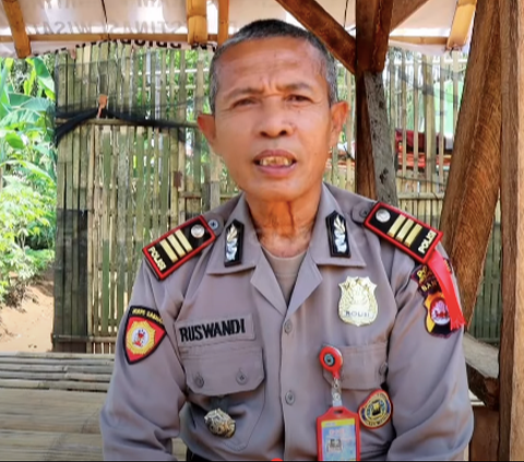 Pakai Kolor & Telanjang Dada Sambil Nyangkul, Ternyata Petani Ini Seorang Perwira Polisi 'Jangan Malu Pangkat & Jabatan Hanya Titipan'