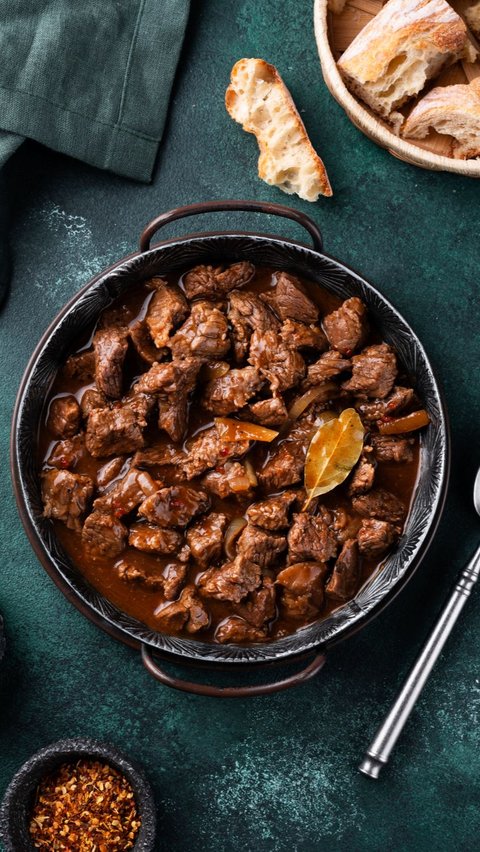 <b>Resep Semur Daging Sapi yang Lezat Menggugah Selera, Begini Bahan yang Harus Disiapkan</b><br>