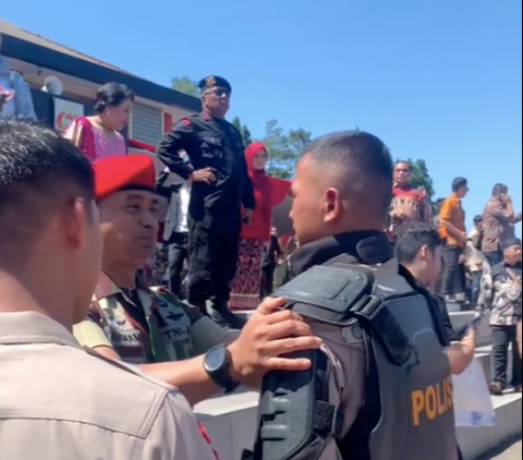 Potret Gagah Anggota Kopassus Hadiri Pelantikan Anak jadi Polisi, Sosoknya jadi Perhatian