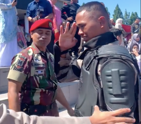 Potret Gagah Anggota Kopassus Hadiri Pelantikan Anak jadi Polisi, Sosoknya jadi Perhatian