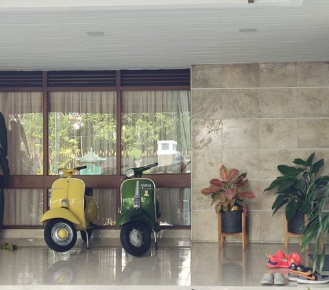 Melihat Rumah Dinas Cak Imin di Kompleks Widya Chandra Jaksel, 2 Vespa Curi Perhatian