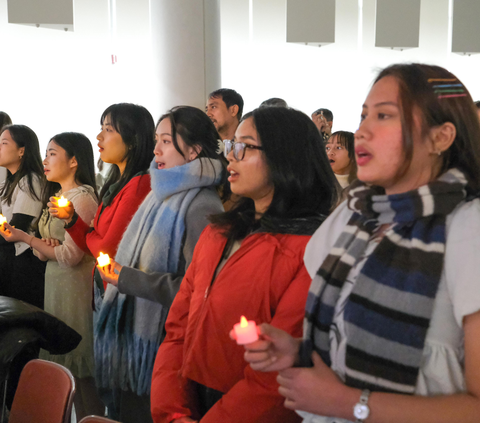 Masyarakat Kristiani Indonesia Rayakan dan Ibadah Natal di Gangnam Korsel