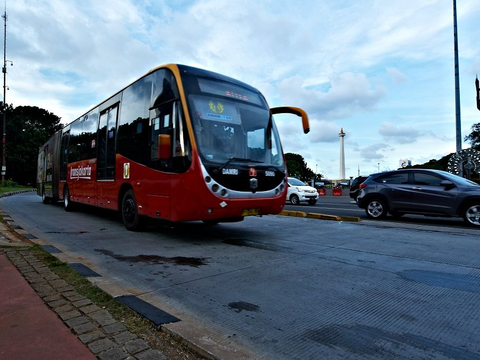 Hore! Transjakarta Beroperasi Sampai Jam 02.00 Saat Malam Tahun Baru