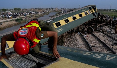 5. Kecelakaan Kereta Tragis di Pakistan