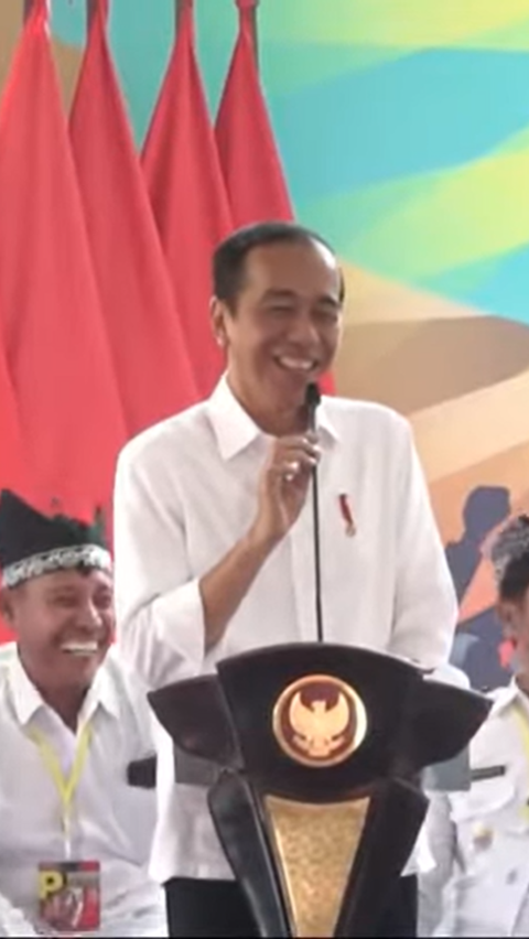 Kegirangan Sampai Lari Kencang Bolak-Balik Bikin Jokowi Tertawa