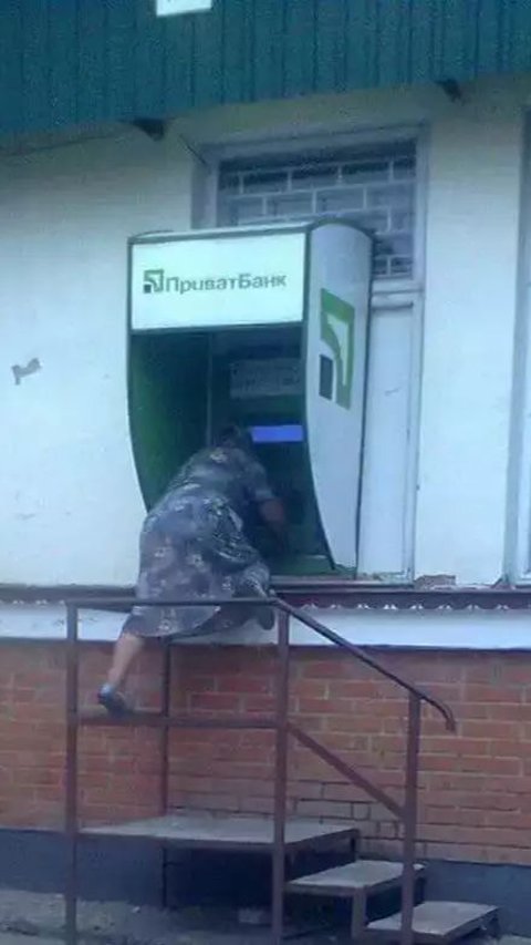 Portrait of Bizarre Actions of +21 Citizens at the ATM, Causing Confusion