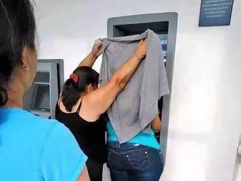 Portrait of Bizarre Actions of +21 Citizens at ATM, Confusing
