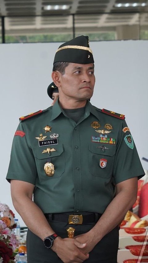 Momen Kompak Brigjen Faisol dengan Panglima TNI Agus, Berdiri Tegap Pegang Tongkat Komando<br>