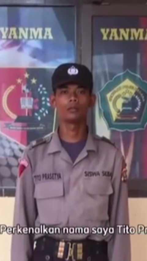 Tito Prasetya berhasil menjadi seorang polisi. Ia bukanlah berasal dari keluarga mentereng. Sang ayah hanyalah seorang kuli bangunan.<br>