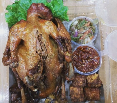 Ibu di Banyuwangi Jual Ayam Ingkung tanpa Penyedap Rasa, Awalnya Iseng Kini Omzetnya Jutaan Rupiah per Hari