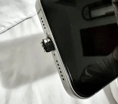 Be Careful! iPhone 15 Pro Max Users Charging with Fake Chargers, Cable Melts and Fingers Burned