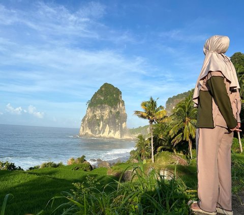 Pesona Pantai Pangasan di Pacitan, Ada Hamparan Sawah yang Manjakan Mata