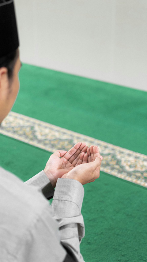 <b>Doa Akhir Tahun 2023 dalam Islam, Lengkap beserta Arti dan Keutamaannya</b>