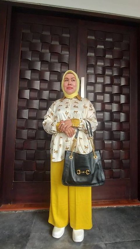 Perubahan gaya berbusana hingga tindak tanduk ibu Sukartini inilah yang jadi perhatian publik. Banyak penggemar Lesti yang merasa Sukartini sudah jauh berubah seiring dengan kesuksesan anaknya.<br>