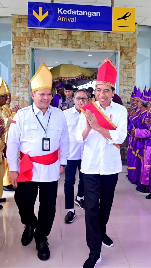 Jokowi Dianugerahi Gelar Marambe Ambaralla Palunglaa Porodisa dari Talaud, Ini Artinya