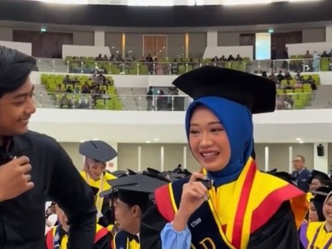 Thought to Have Just Graduated with a Bachelor's Degree at Age 25, This Woman's Story of Graduating with a Doctorate Makes Others Feel Insecure